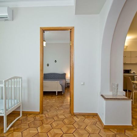 Seaside Luxury Apartment 巴统 外观 照片
