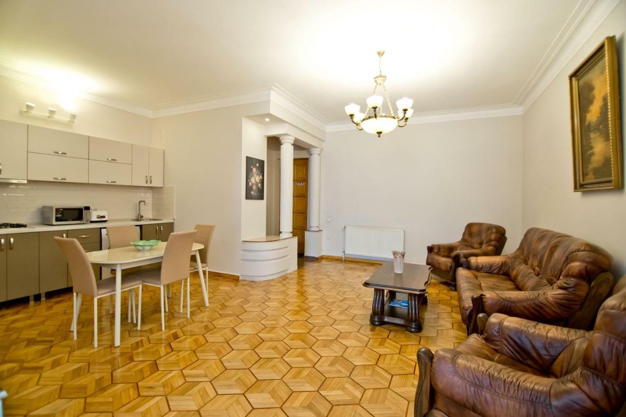 Seaside Luxury Apartment 巴统 外观 照片